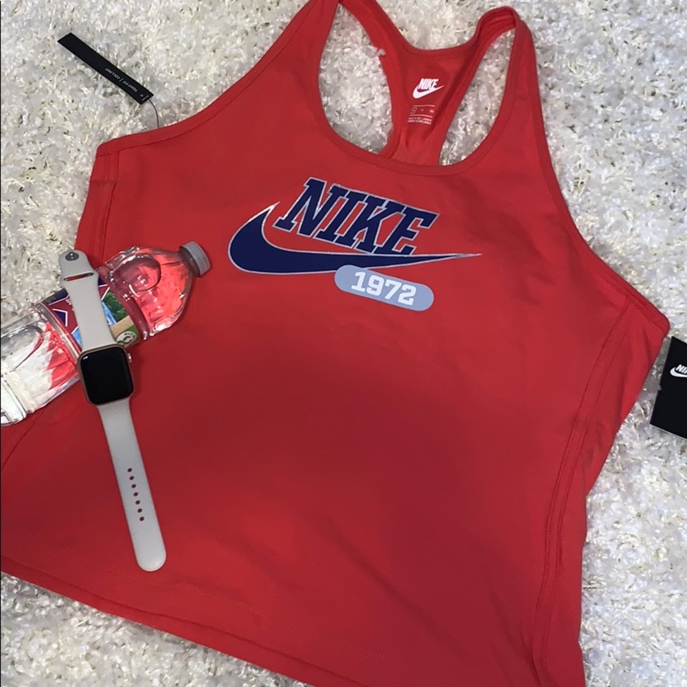 Women’s Nike Tight Fit Top Moving Sale